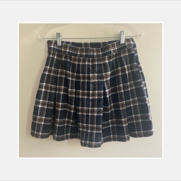 Hollister Dresses & Skirts - Hollister pleated plaid skirt